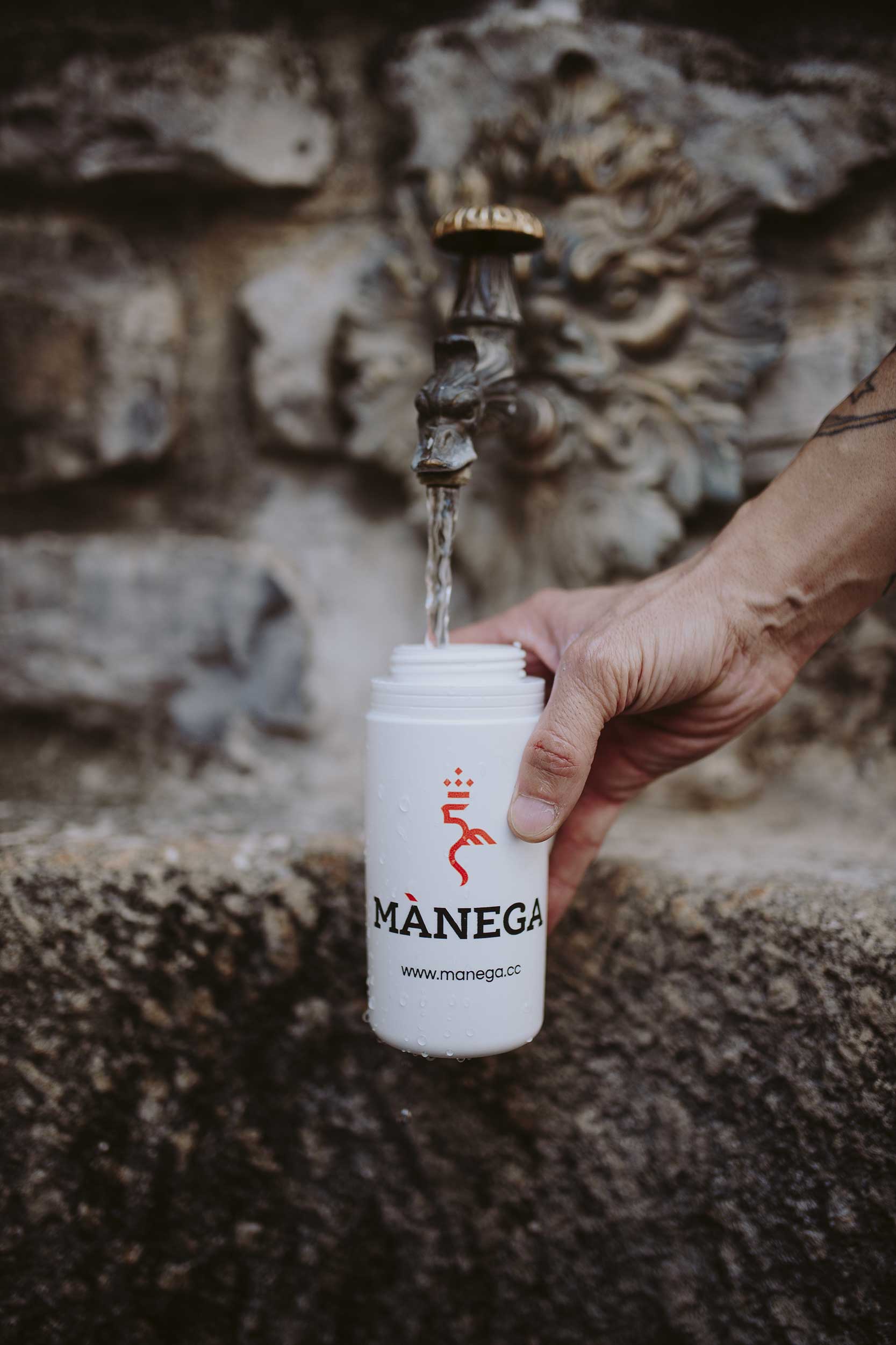 Mànega water bottle
