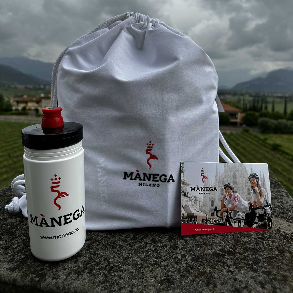 Mànega water bottle